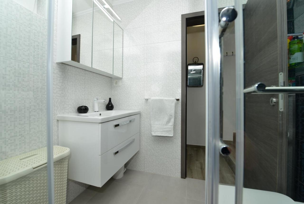 Stunning 2-Bed Villa POPANDROCK in Zadar Exteriör bild