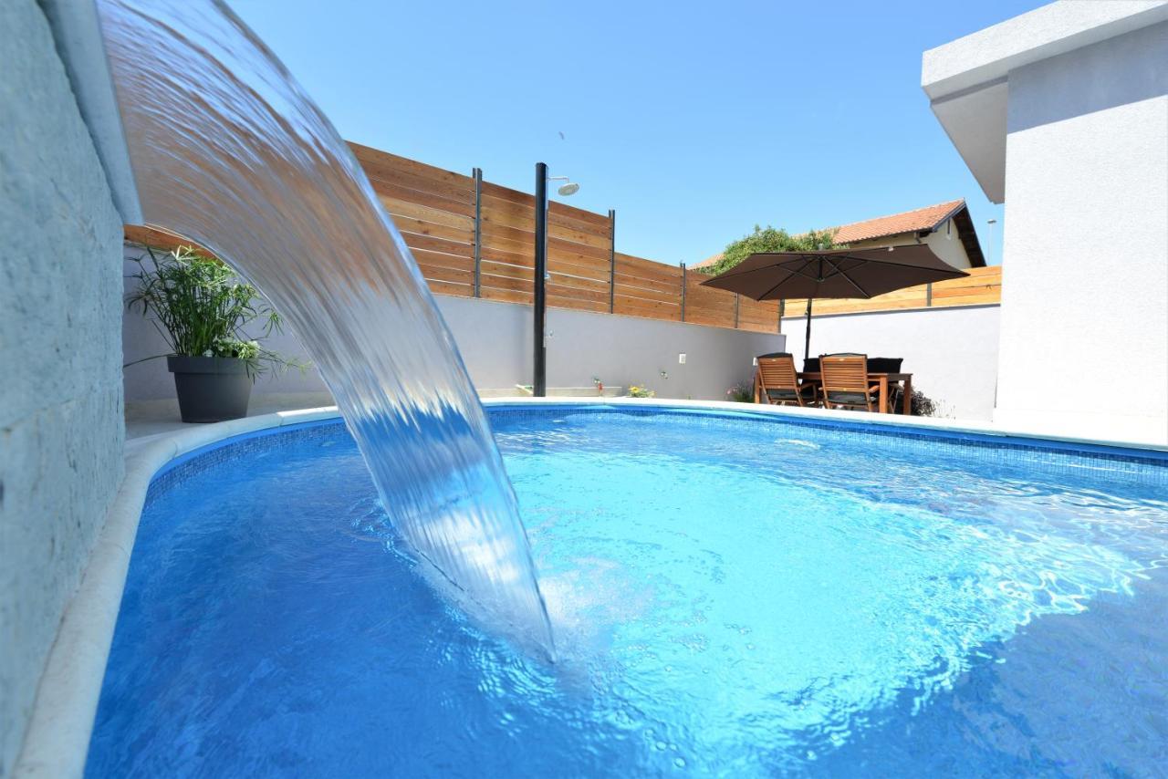 Stunning 2-Bed Villa POPANDROCK in Zadar Exteriör bild